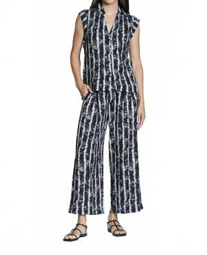 NEW APNY women's sleeveless print top in black white